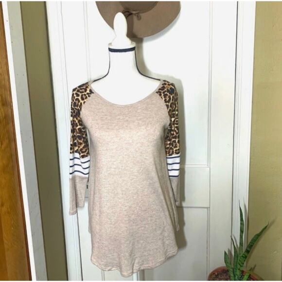 Cheetah Leopard Animal Print and Striped Long Sleeve Baseball  Top Small - Picture 1 of 9